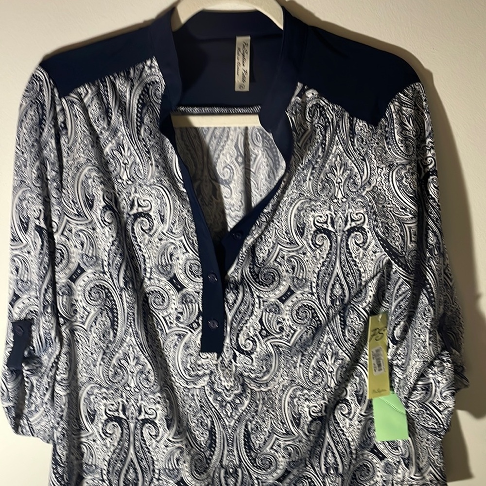 Petite large nwt. Navy blue paisley print